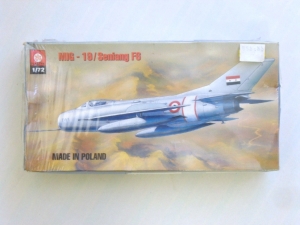 ZTS 1/72 110 MiG-19/SENIANG F6